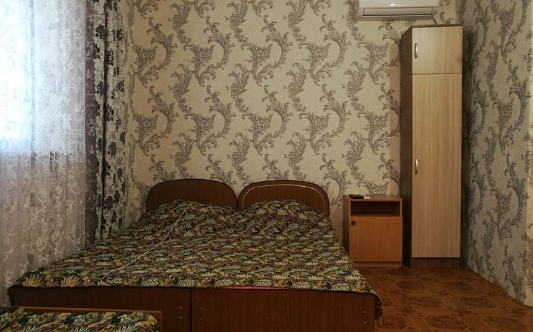 Восьмиместный (Двухкомнатный) гостевого дома Мелек, Морское, Крым