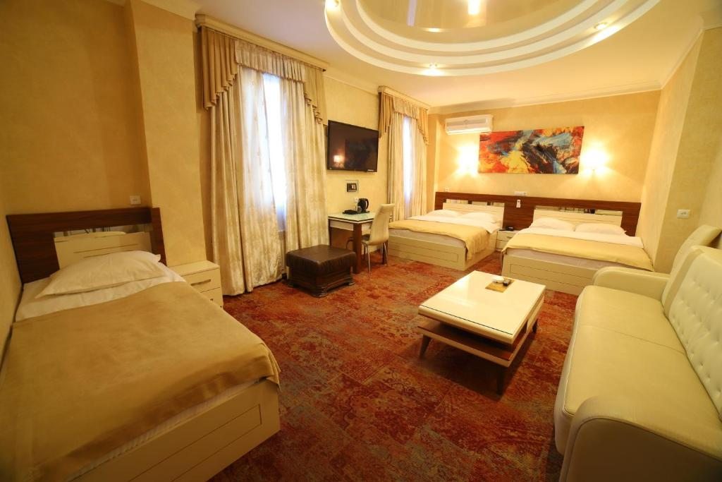Четырехместный (Классический четырехместный номер) отеля Hotel Agava, Тбилиси