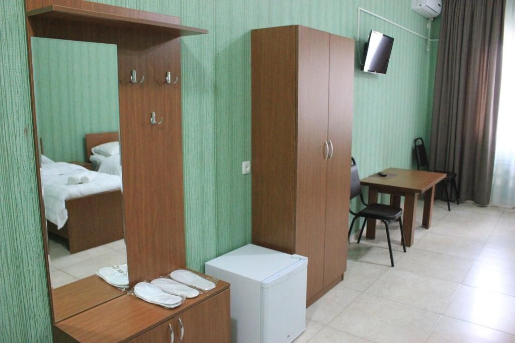 Двухместный (Двухместный номер с 1 кроватью или 2 отдельными кроватями и дополнительной кроватью) апартамента Hotel Mika, Тбилиси