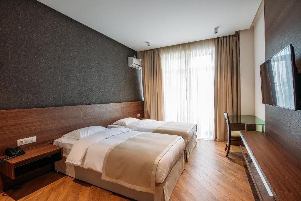 Двухместный (Улучшенный двухместный номер с 2 отдельными кроватями) отеля Hotel Parma, Тбилиси
