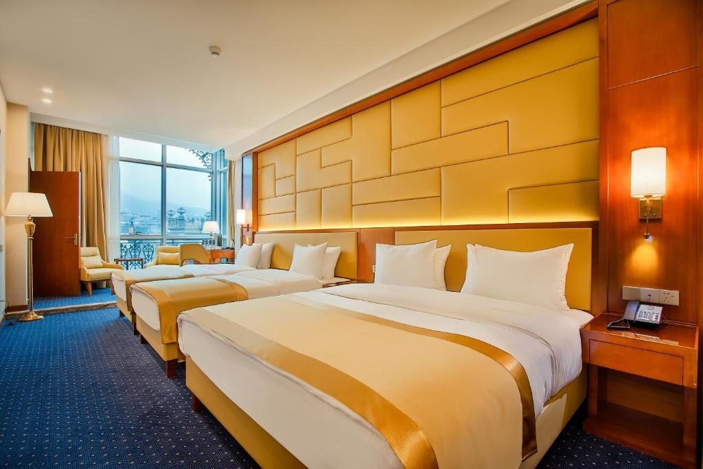 Четырехместный (Четырехместный номер «Премиум») отеля New Tiflis Hotel, Тбилиси