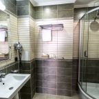 Четырехместный (Люкс в О.З. с видом на море 3.1), Отель Морской клуб