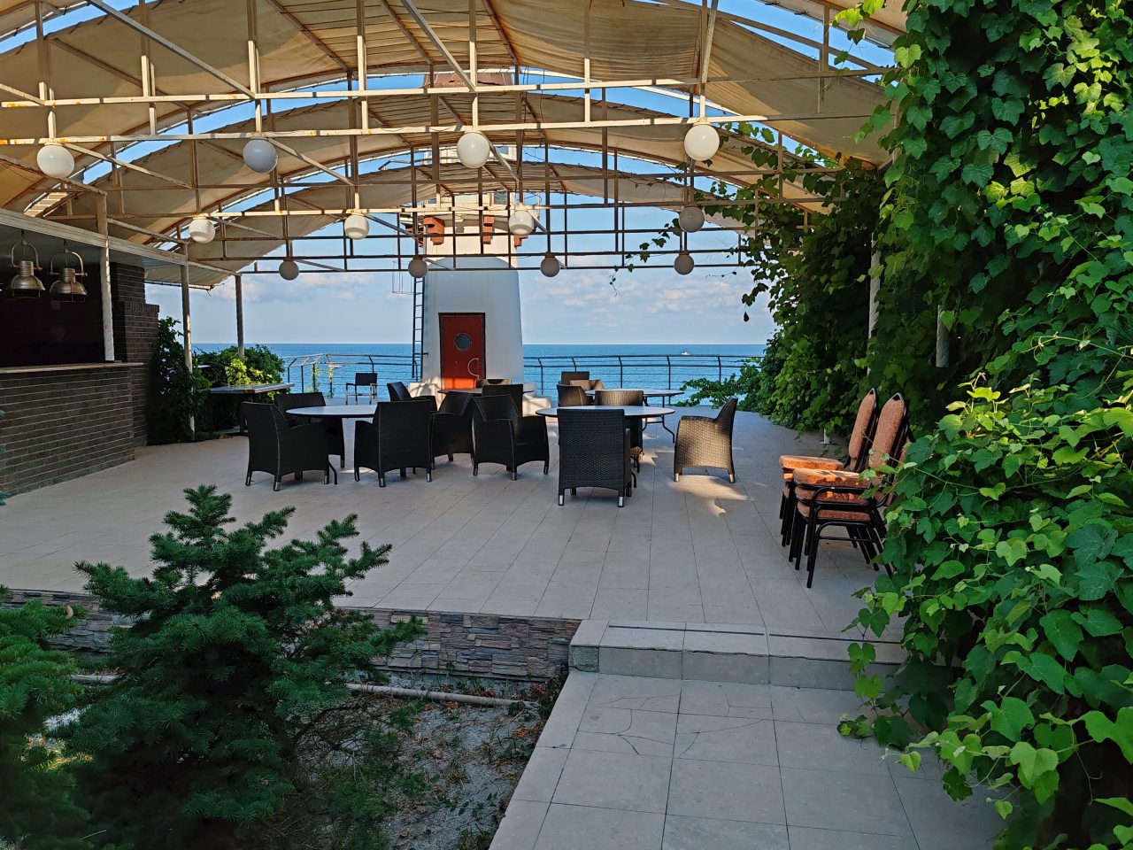 Бар у бассейна, Отель Морской клуб