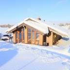 Шестиместный (Домик у озера), Гостевой дом Слобода