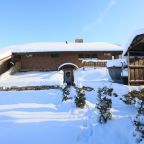 Шестиместный (Домик у озера), Гостевой дом Слобода