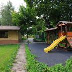 Оборудованная детская площадка с горкой, Гостевой дом Слобода