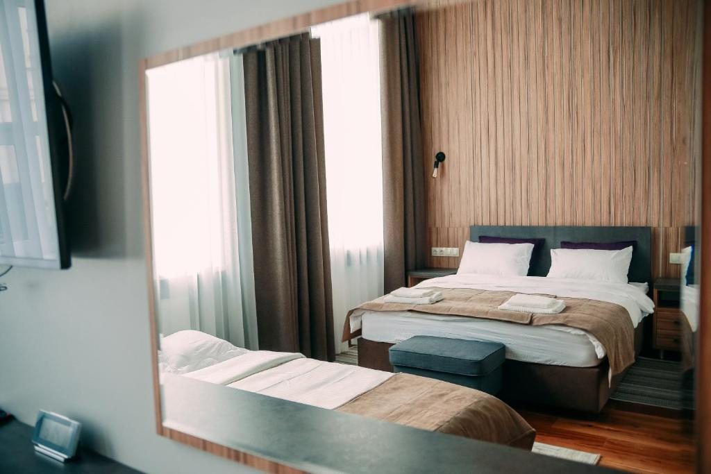 Двухместный (Улучшенный с одной большой кроватью или двумя раздельными кроватями) мини-отеля Былина, Староминская