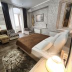 Семейный (Двухместный номер с двуспальной кроватью (светлый) с возможностью двух дополнительных мест), Отель Викинг