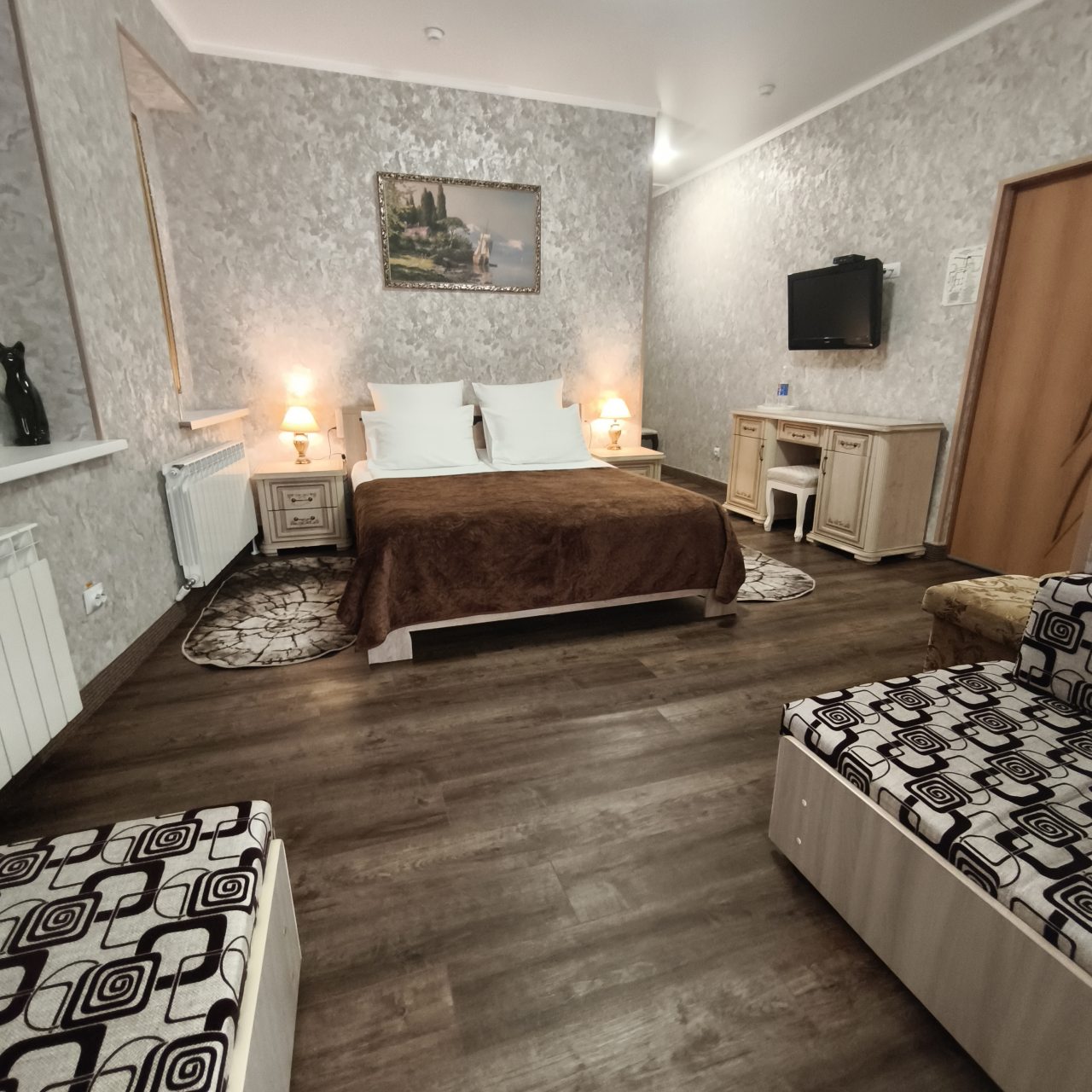 Семейный (Двухместный номер с двуспальной кроватью (светлый) с возможностью двух дополнительных мест), Отель Викинг