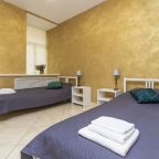 Двухместный (Двухместный номер с двумя односпальными кроватями и общей ванной комнатой), Мини-отель Goldie Home