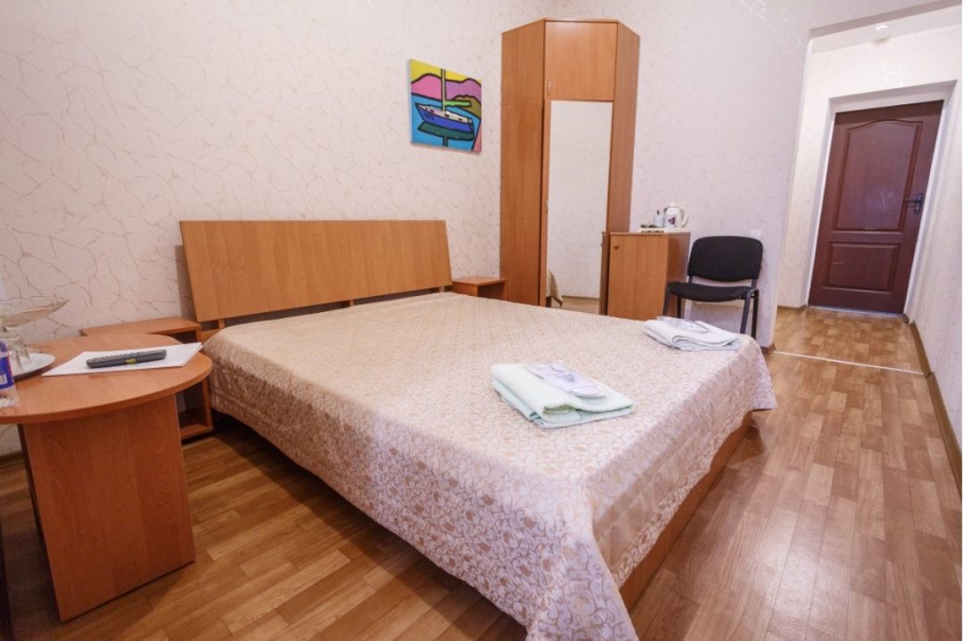 Двухместный (Двухместный Делюкс с 1 кроватью и душем) мини-отеля 7 Nebo, Симферополь