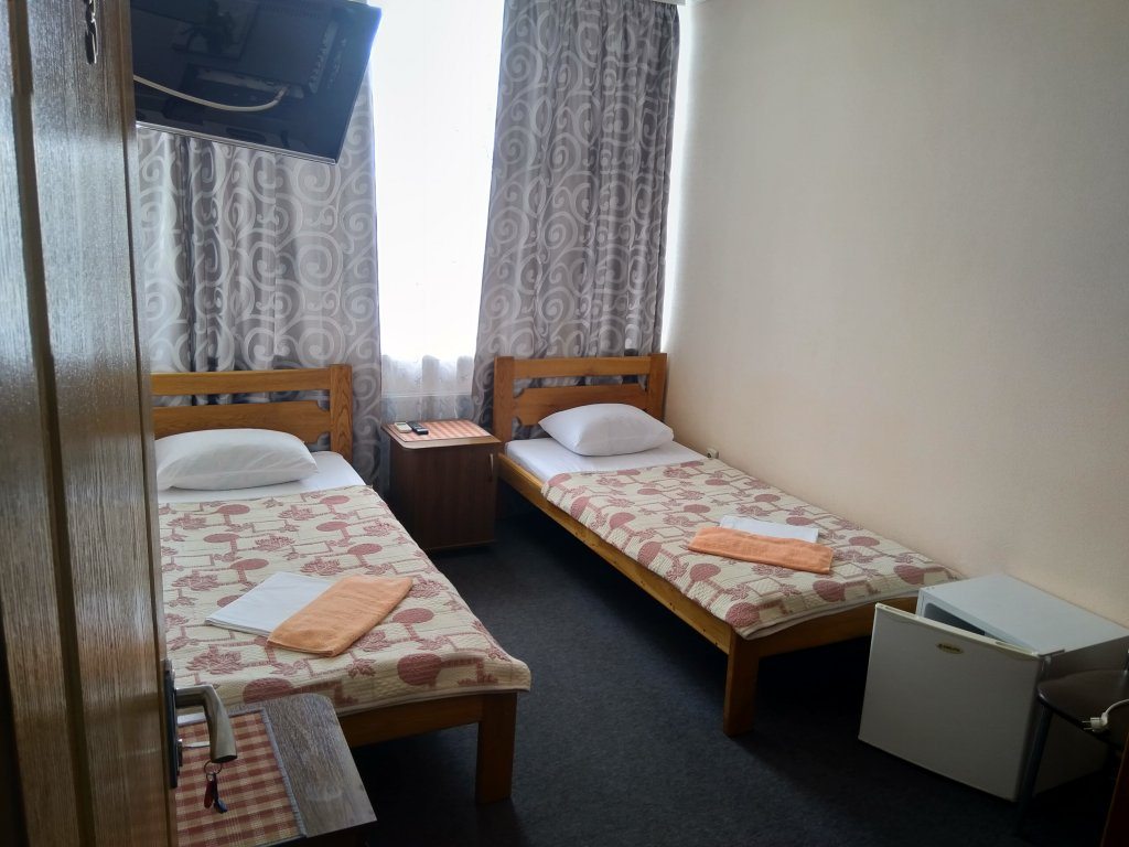 Двухместный (Двухместный с 2 отдельными кроватями и душем) мини-отеля 7 Nebo, Симферополь