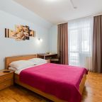 Двухместный (С двуспальной кроватью и балконом №2), Мини-отель WOW Апартаменты Шелковый Путь