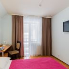 Двухместный (С двуспальной кроватью и балконом №2), Мини-отель WOW Апартаменты Шелковый Путь