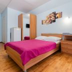 Двухместный (С двуспальной кроватью и балконом №2), Мини-отель WOW Апартаменты Шелковый Путь