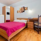 Двухместный (С двуспальной кроватью и балконом №2), Мини-отель WOW Апартаменты Шелковый Путь