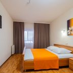 Двухместный (С двуспальной кроватью и балконом №4), Мини-отель WOW Апартаменты Шелковый Путь