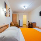 Двухместный (С двуспальной кроватью и балконом №4), Мини-отель WOW Апартаменты Шелковый Путь