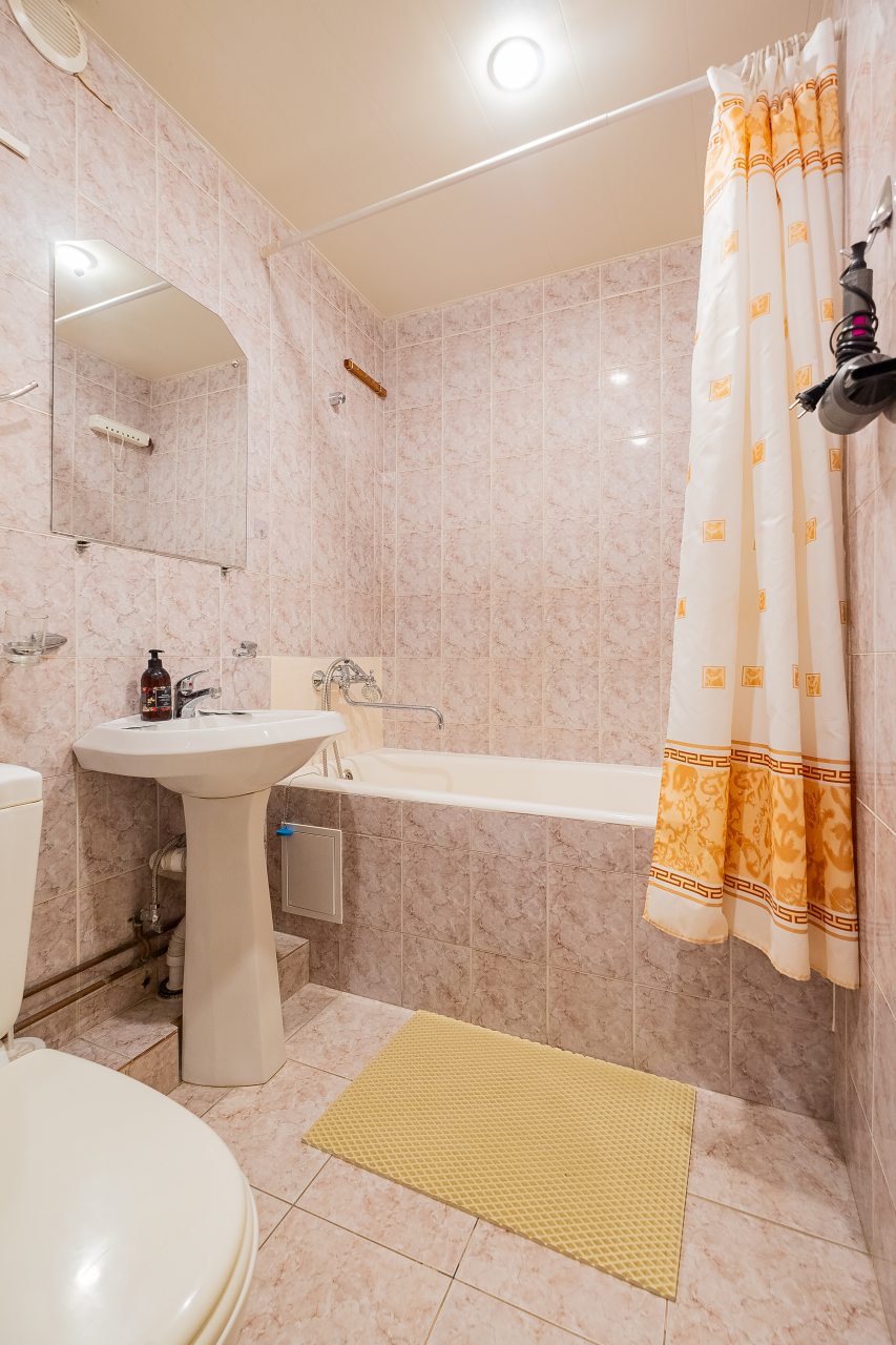 Двухместный (С двуспальной кроватью и балконом №4), Мини-отель WOW Апартаменты Шелковый Путь