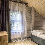 Апартаменты (Папин дом), Отель Forest эко