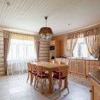 Коттедж (Трехкомнатный Дом 1 с кухней и гостиной (Апартамент)), Парк-Отель Басовское