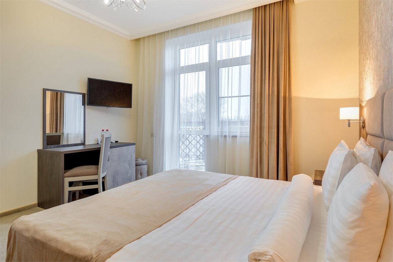 Двухместный (Комфорт с французским балконом и видом на территорию) отеля Rinn Rise Resort Hotel All inclusive, Анапа