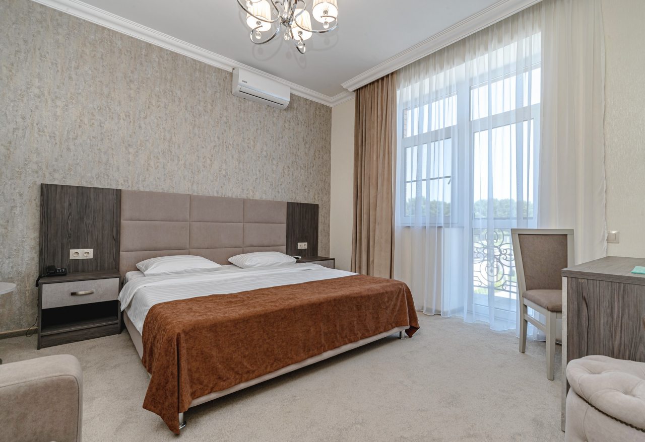Трехместный (Комфорт с французским балконом и видом на территорию) отеля Rinn Rise Resort Hotel All inclusive, Анапа