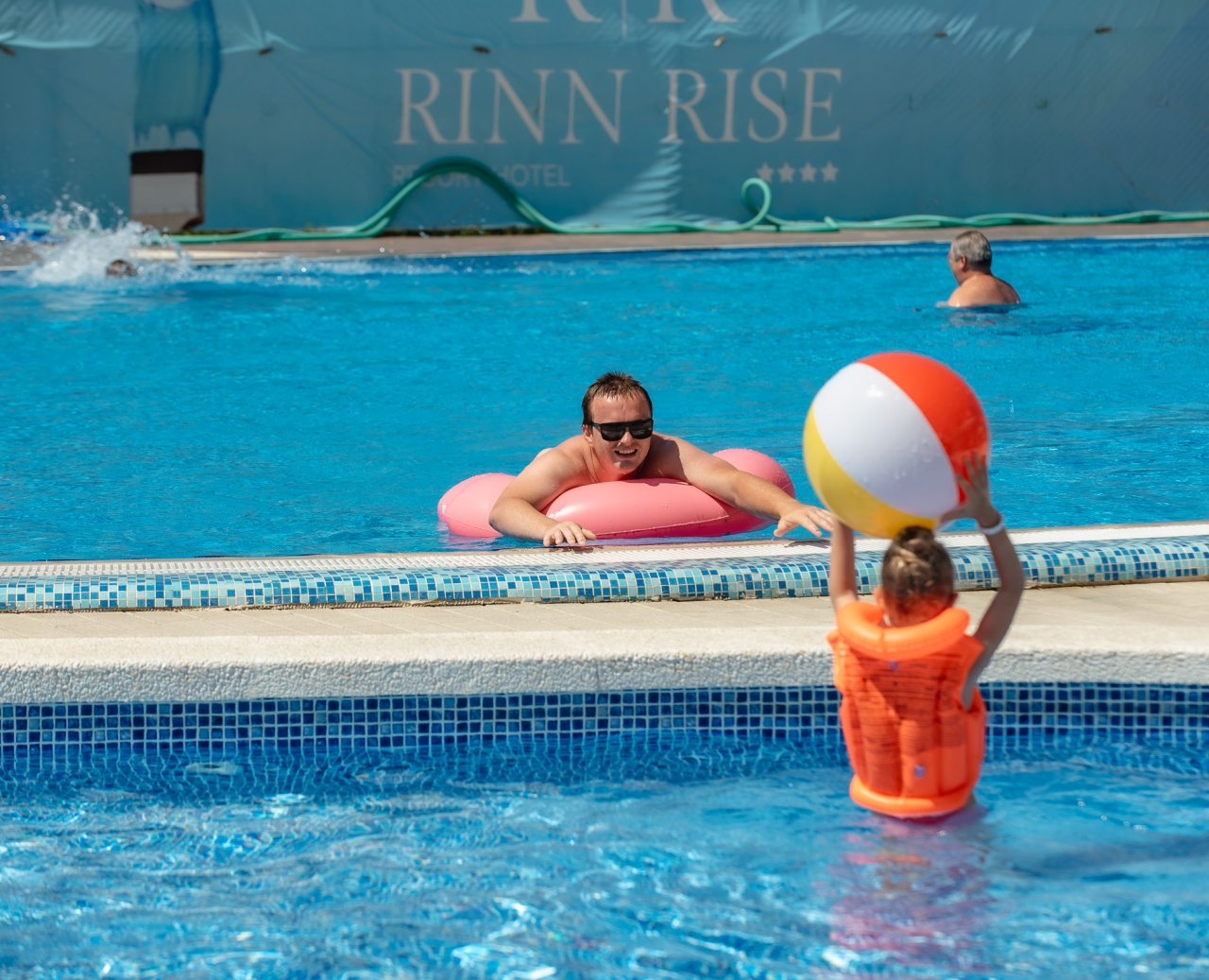 Бассейн с постепенным увеличением глубины, Отель Rinn Rise Resort Hotel All inclusive
