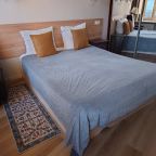 Двуспальная кровать