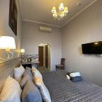 мини холодильник и ванная комната в каждой комнате