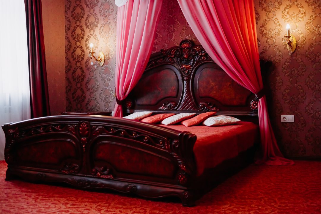 Двухместный (Люкс плюс с одной двуспальной кроватью) гостиницы Твой, Оренбург
