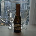 Бутылка шампанского, Апартаменты IQ в Москва-Сити