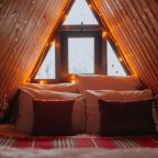 Шале (ДОМ №12 ВЫСОТНЫЙ ДОМ А-ФРЕЙМ), Глэмпинг На краю земли