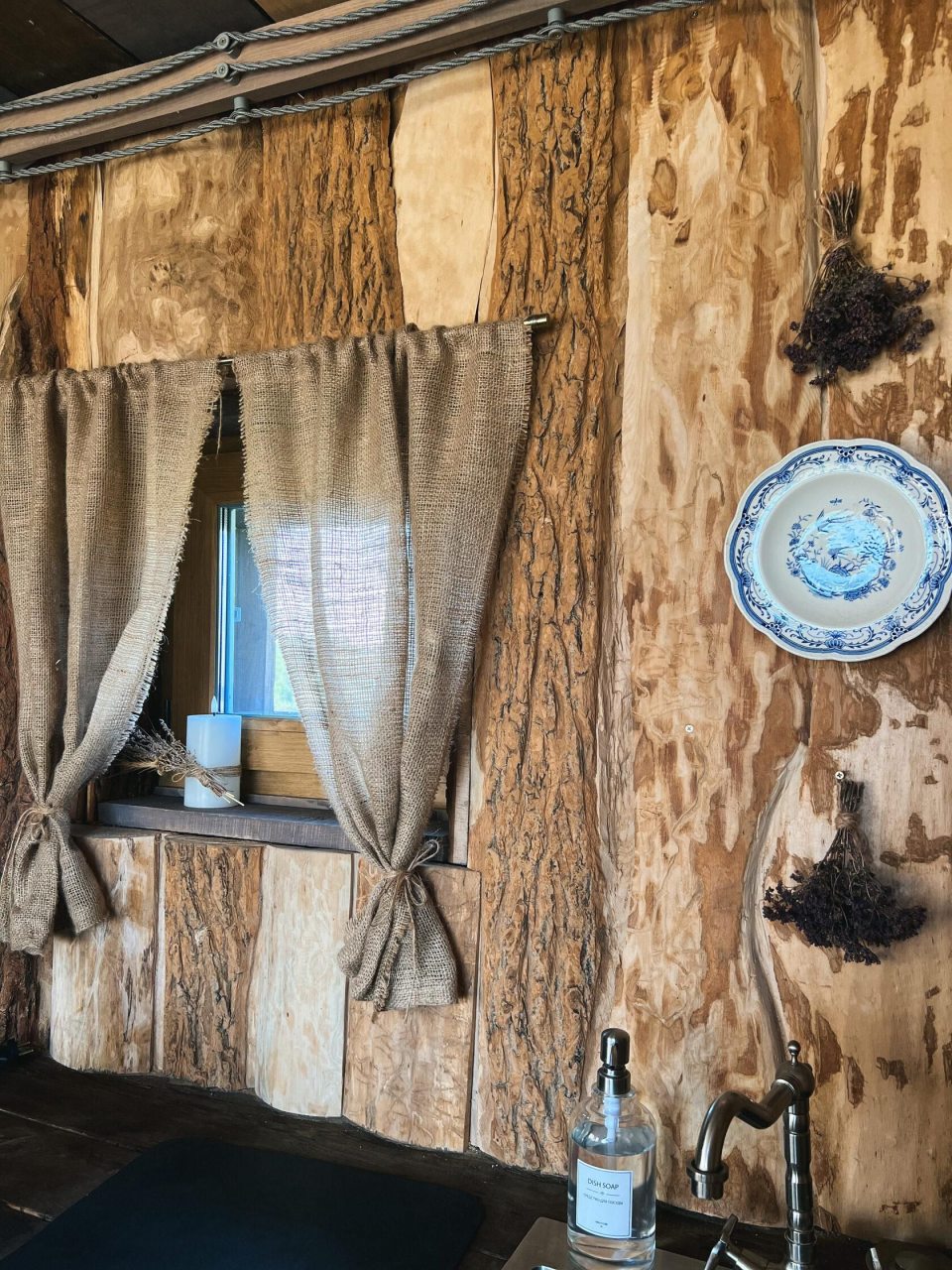 Шале (ДОМ №13 ГОСТЕВОЙ АМБАР), Глэмпинг На краю земли