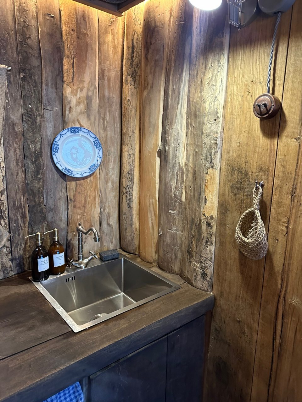 Шале (ДОМ №14 ГОСТЕВОЙ АМБАР), Глэмпинг На краю земли