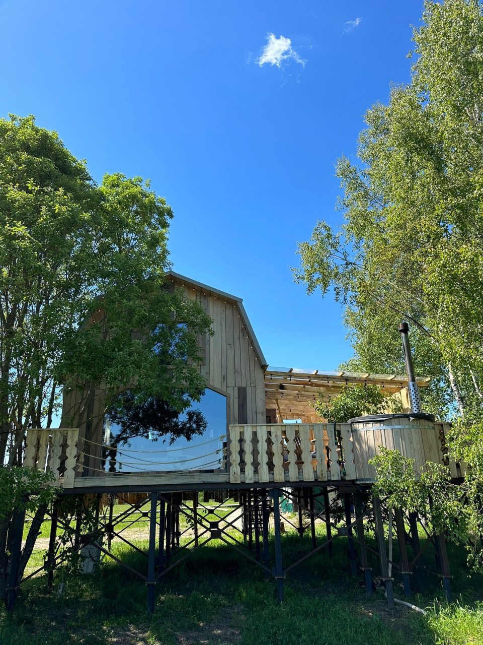 Шале (ДОМ №14 ГОСТЕВОЙ АМБАР), Глэмпинг На краю земли