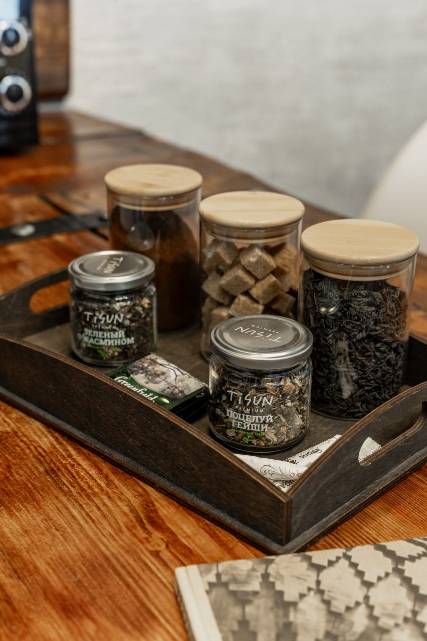 Люкс, Отель Моррис