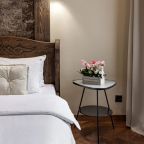 De Luxe (Двухместный номер делюкс с двуспальной кроватью(РЕМОНТ ФАСАДА до 01.10.25)), Отель АпартПейдж Невский