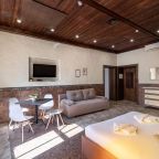 De Luxe (Семейный номер Делюкс с кухней(РЕМОНТ ФАСАДА до 01.10.25)), Отель АпартПейдж Невский