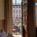 Делюкс (Апартаменты Делюкс с балконом на Невский проспект и кинотеатром), Отель АпартПейдж Невский