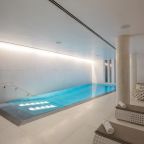 Аква-зона с бассейном и джакуззи