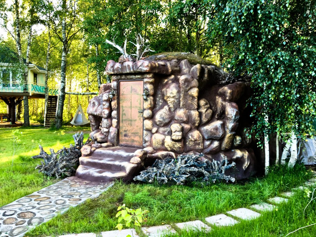 Апартаменты (Пещера Гингемы) базы отдыха Волшебная страна, Боровск
