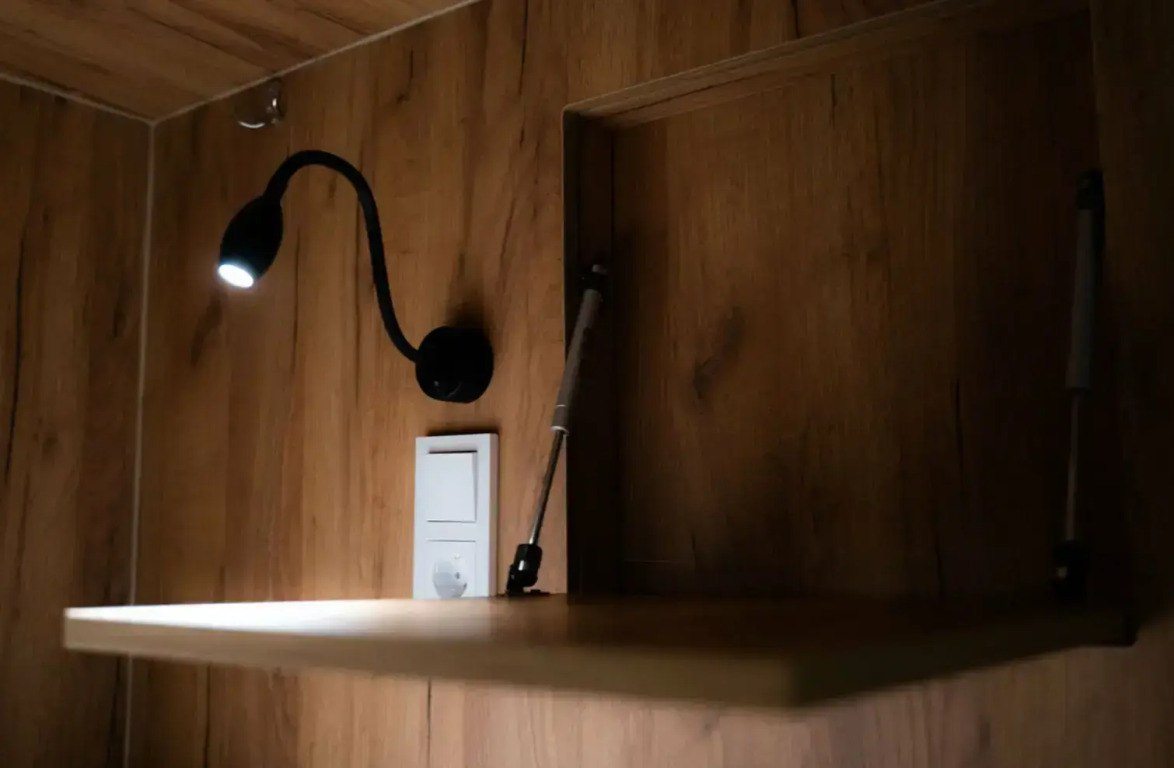 Светильник в капсуле для чтения.