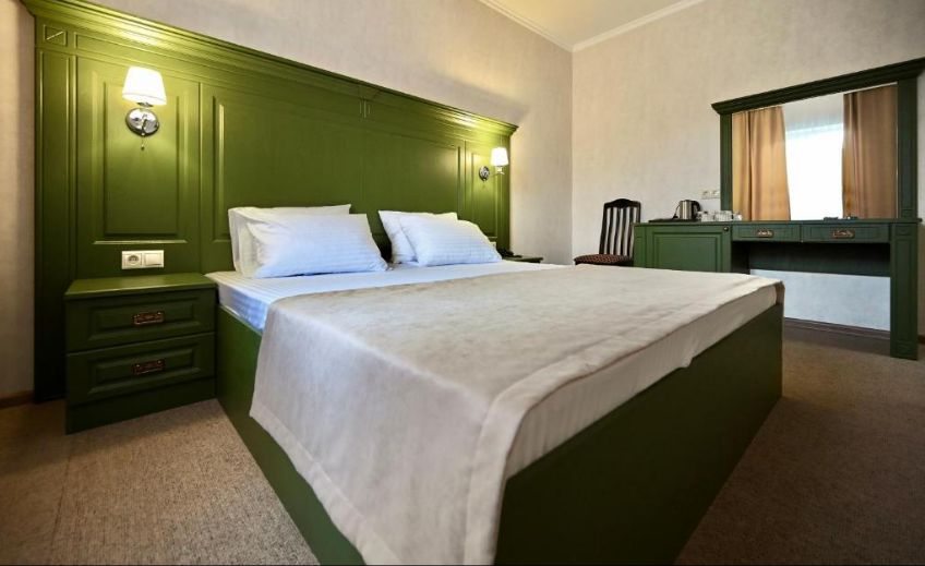 Двухместный (С одной двухспальной кроватью) гостиницы Каретный дворик, Геленджик