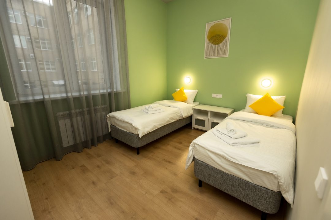Двухместный (Стандартный двухместный номер с одной двухспальной кроватью с удобствами в блоке) отеля Лимонад, Ярославль