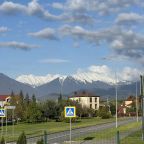 В шаговой доступности от отеля есть много красивых локаций