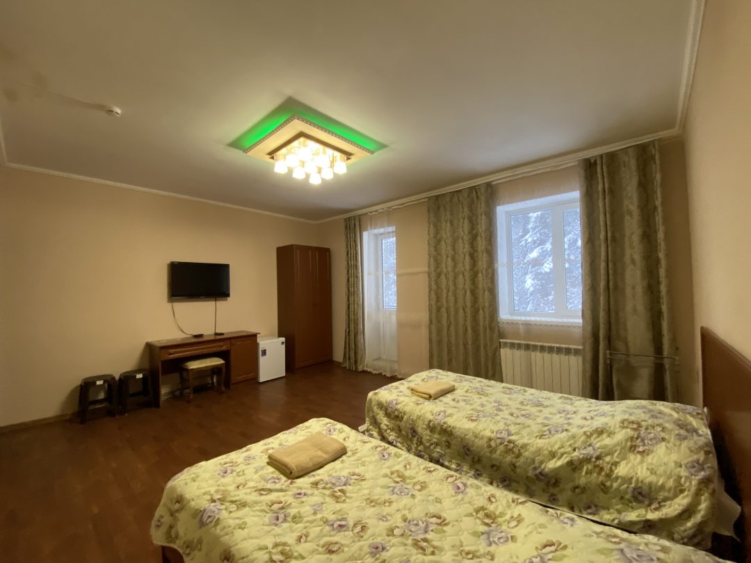 Двухместный (Номер с 2 отдельными кроватями) мини-отеля Эльбрус, Домбай