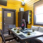 Комната отдыха перед парной, проход через гостиную