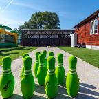 Детская площадка, Загородный дом С русской баней