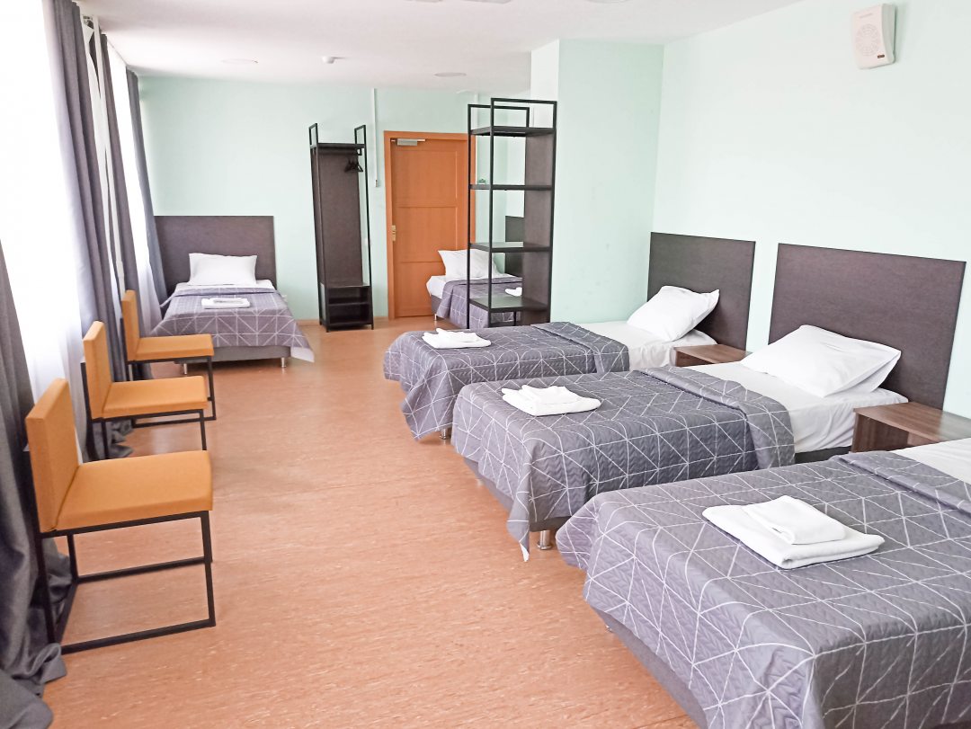 Шестиместный (Кровать в 6-местном мужском стандарте) отеля Smart Hotel, Челябинск